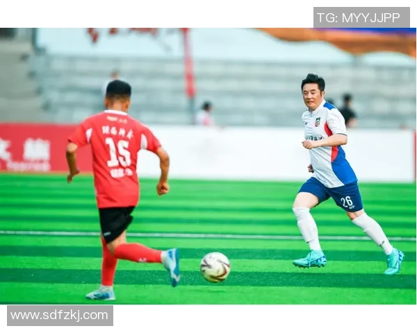 与足球明星共舞绿茵场的奇妙旅程与心灵碰撞