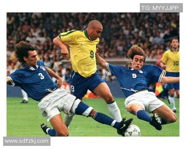 全球足球明星及其代表国家的精彩瞬间与成就分析